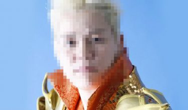 画面に映る昔の彼女はまるで別人。