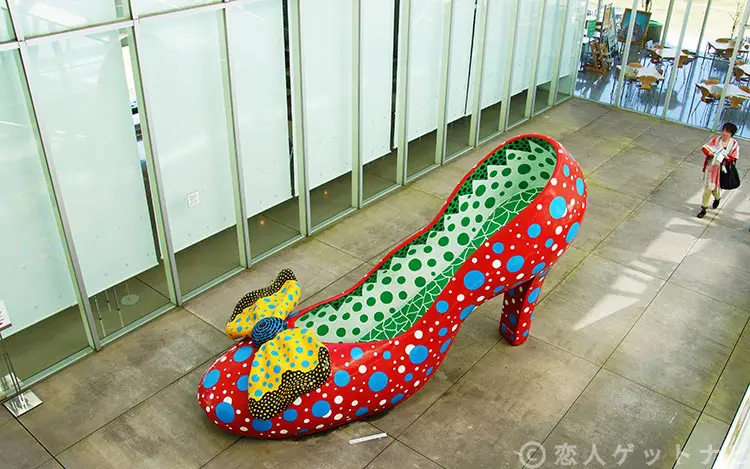 カラフルなパンプス(ハイヒール)